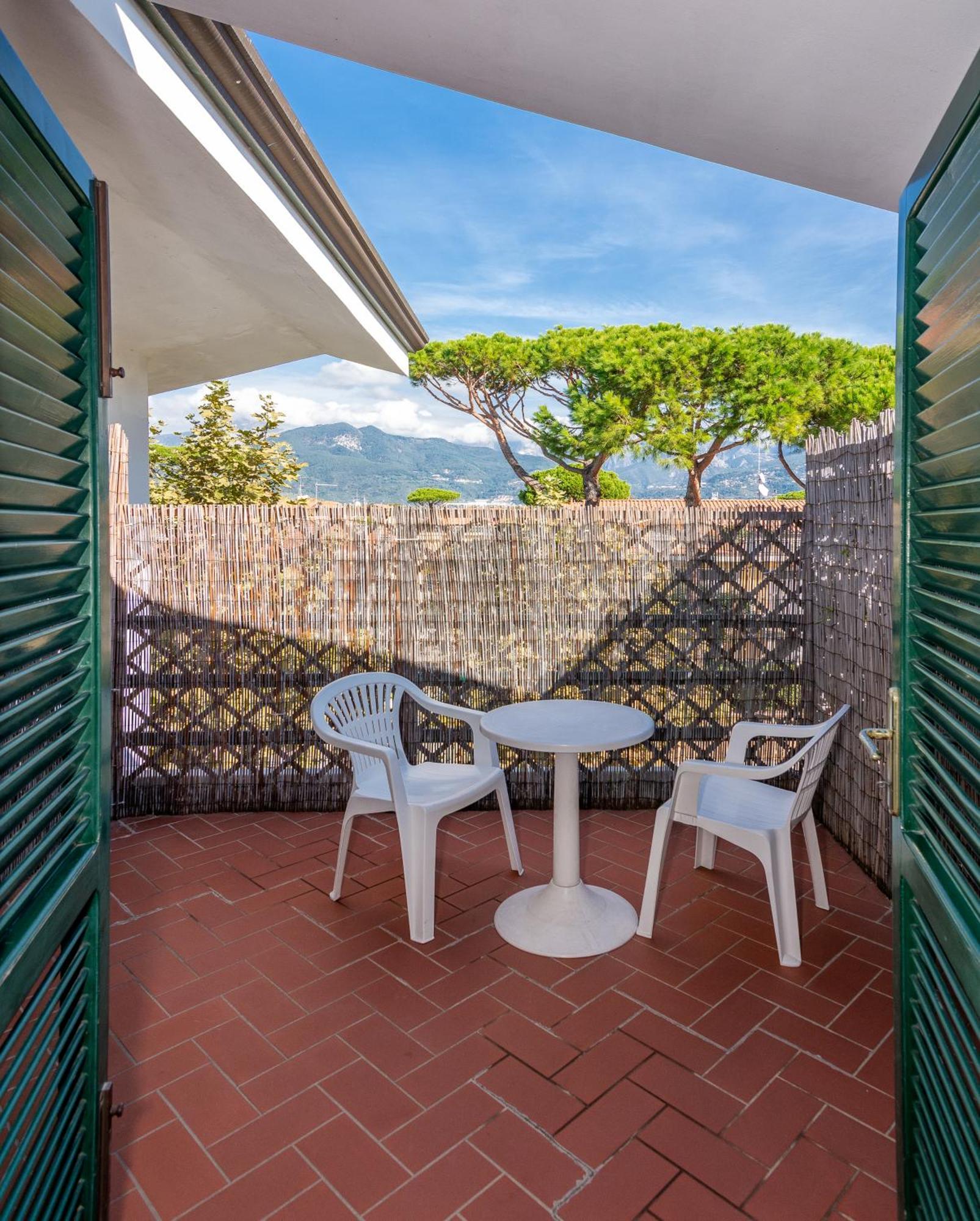 Hotel Eura Marina di Massa Exterior photo