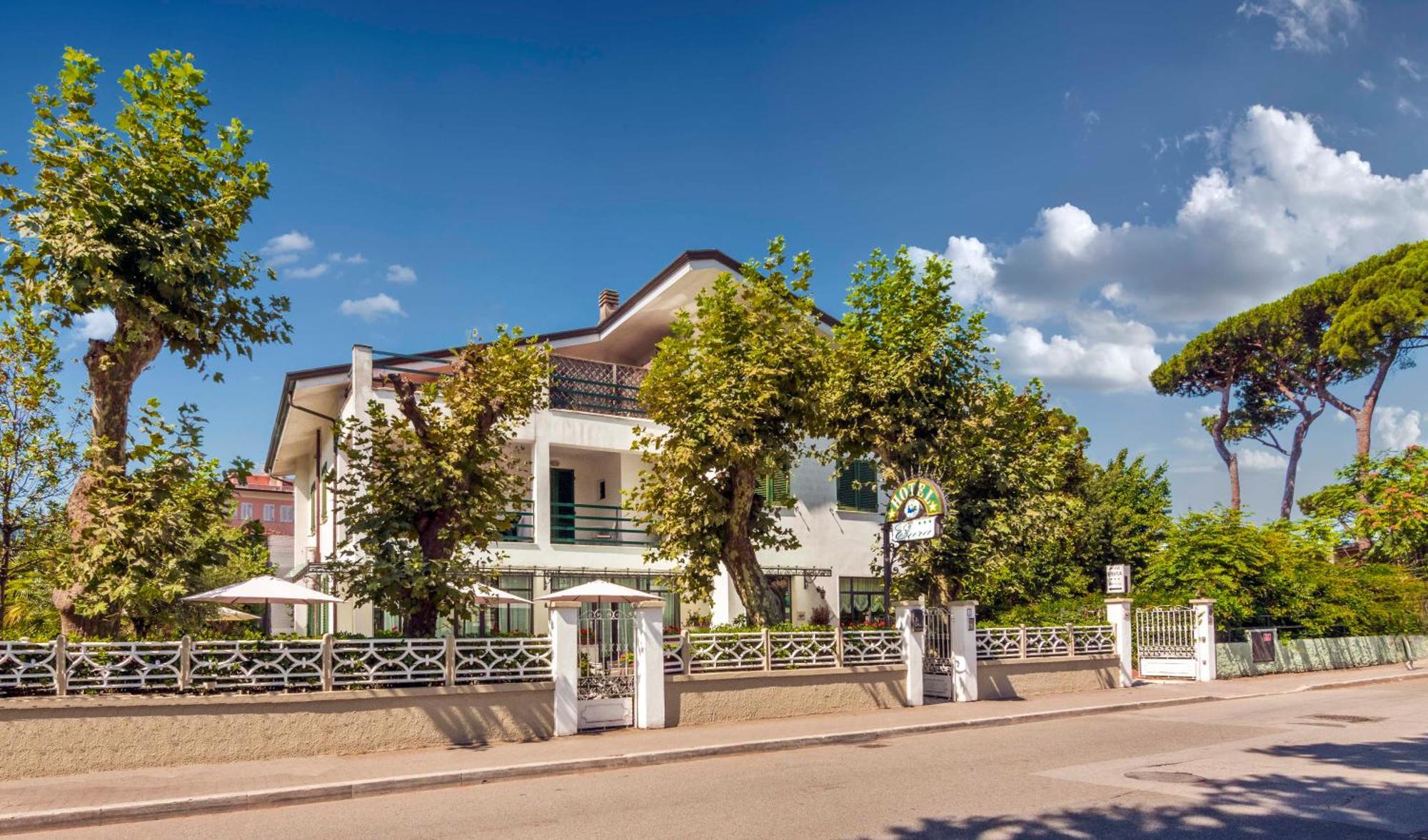 Hotel Eura Marina di Massa Exterior photo