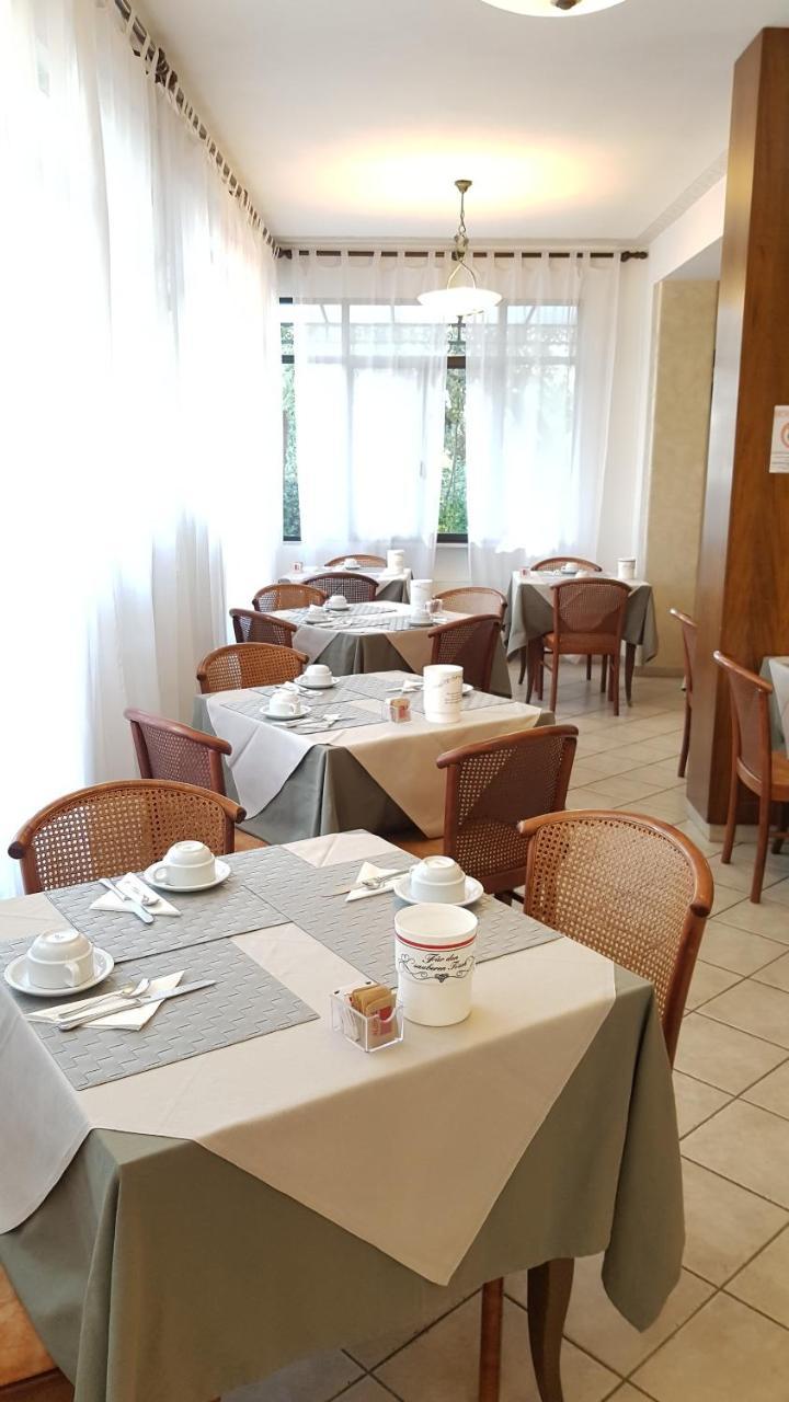 Hotel Eura Marina di Massa Exterior photo